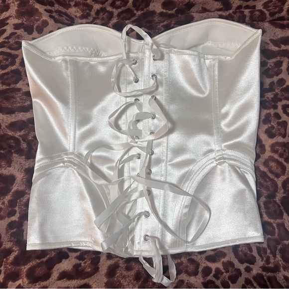 white corset (bridal or prom) - Picture 3 of 3